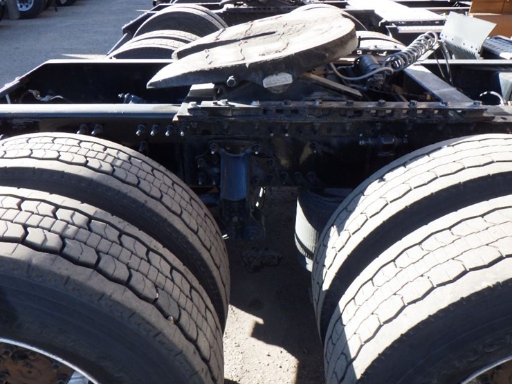 2022-volvo-vnl-760-image-7