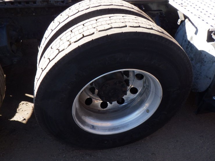 2022-volvo-vnl-760-image-7