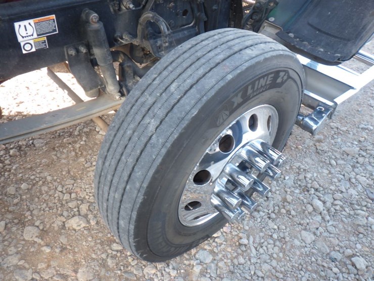 2023-peterbilt-389-image-21