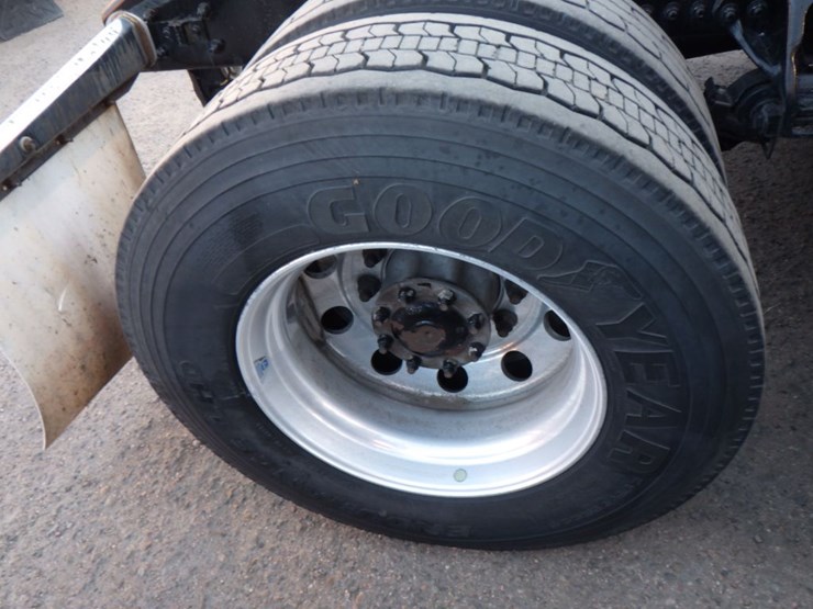 2022-kenworth-t680-image-10