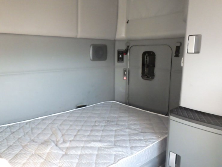 2022-kenworth-t680-image-9