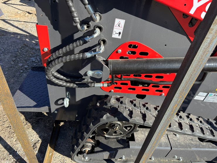 #22789-•-unused-agt-ysrt14-stand-on-tracked-loader-ysrt142025l102793-image-31