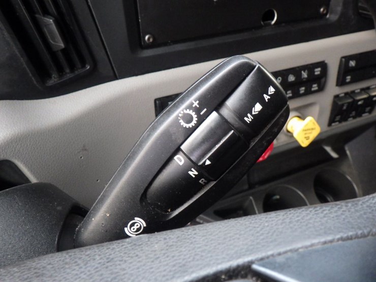 2022-freightliner-cascadia-126-image-19