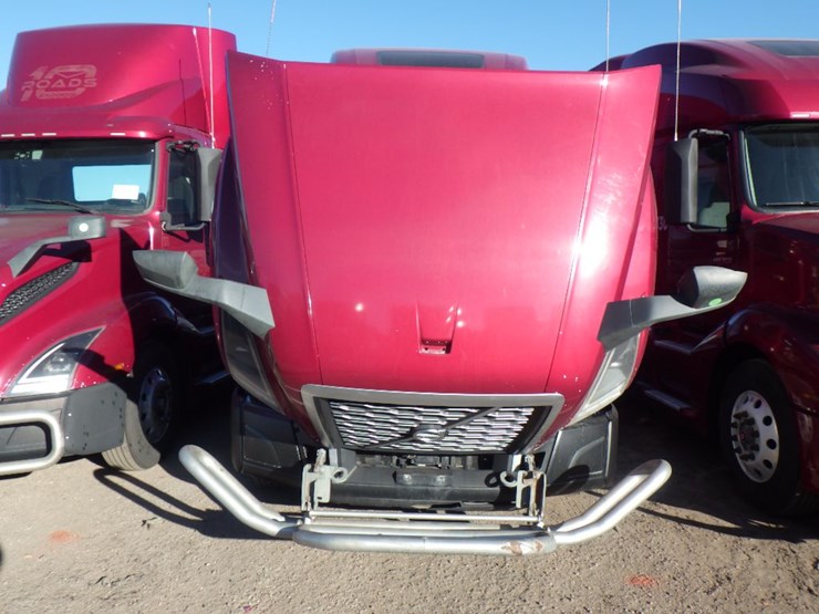 2020-volvo-vnl-760-image-25