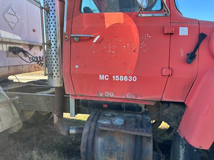 1974-ford-9000-image-37