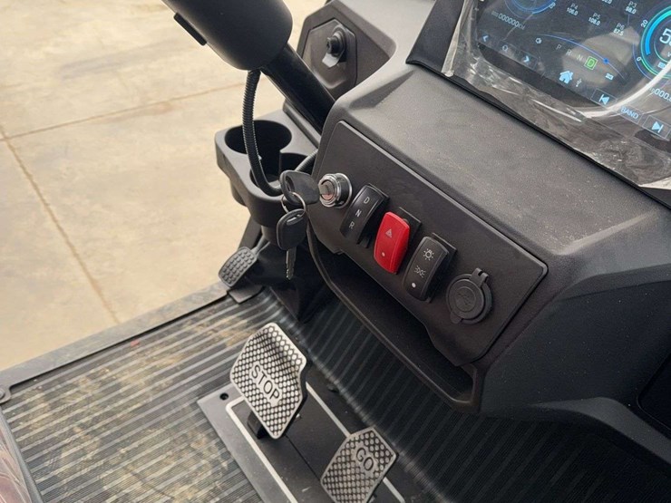 electric-60-volt-golf-cart,-6-seater-image-9