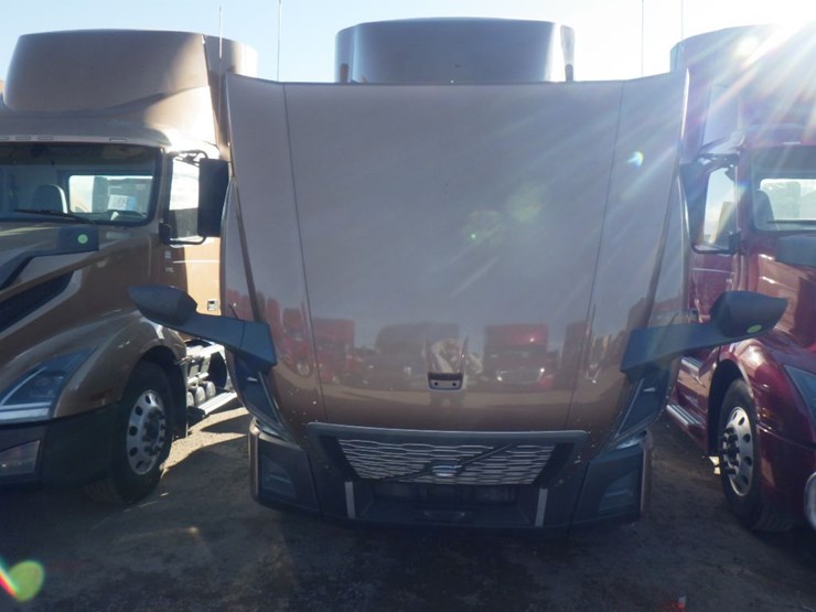 2022-volvo-vnl-300-image-22