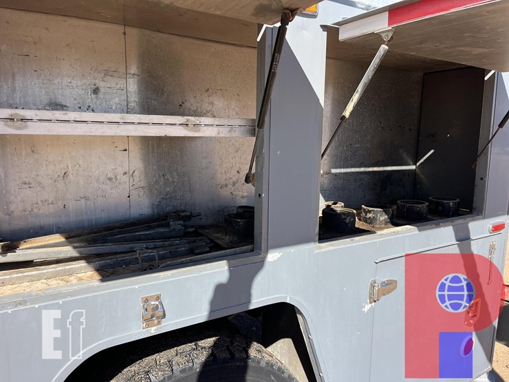 2015-freightliner-business-class-m2-106-image-15