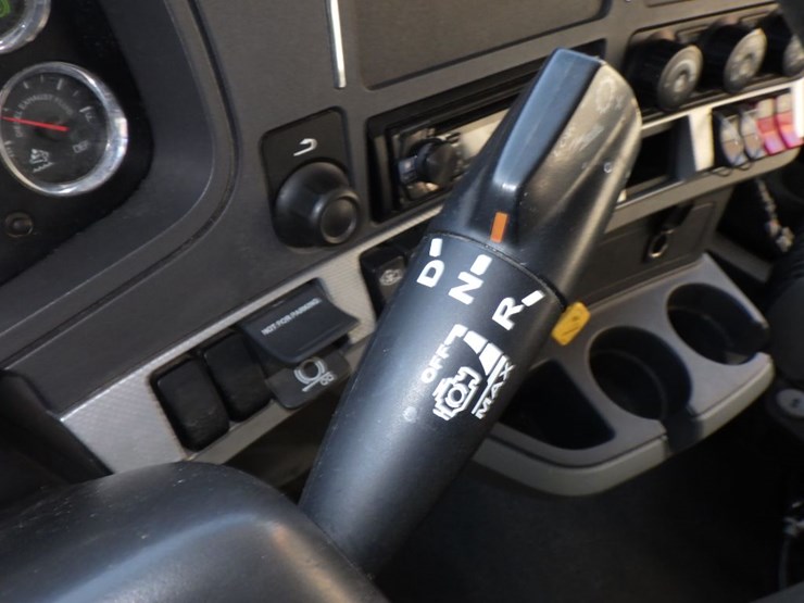 2022-kenworth-t680-image-21