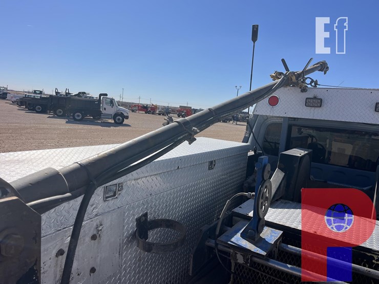 2015-freightliner-business-class-m2-106-image-18