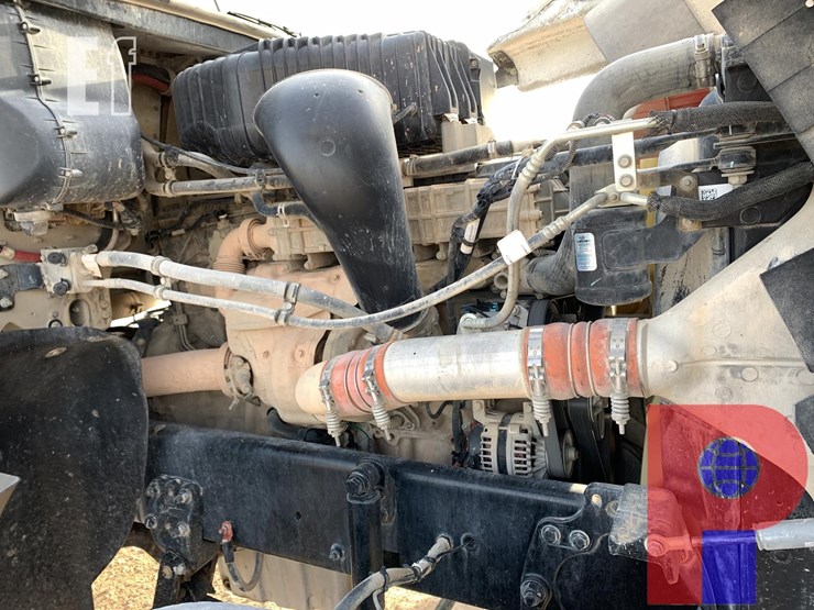 2020-freightliner-coronado-122-sd-image-6