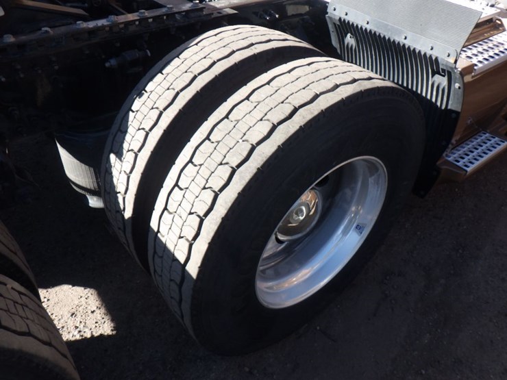 2022-volvo-vnl-760-image-5