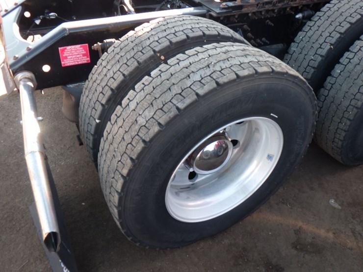 2020-volvo-vnl-760-image-7