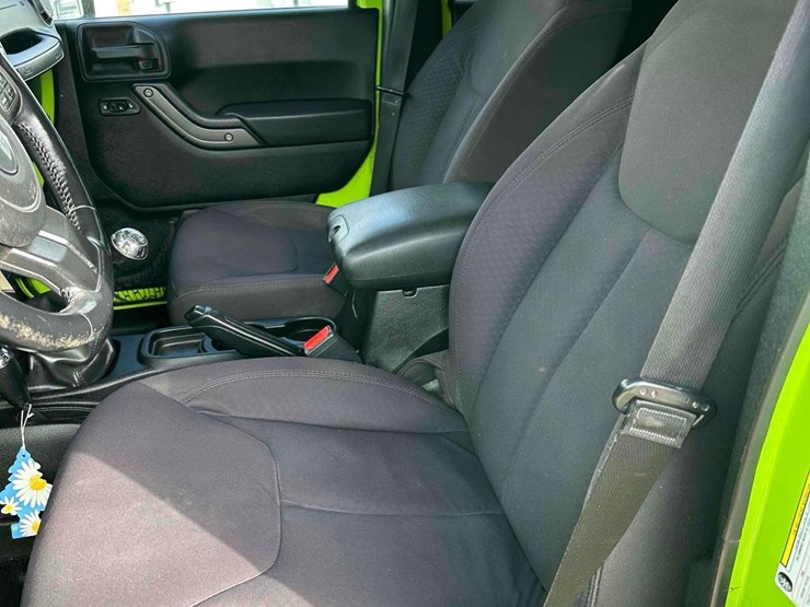 2013-jeep-wrangler-sport-image-15