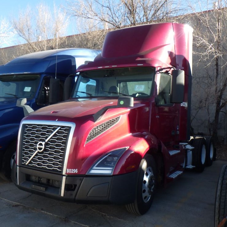 2021 VOLVO VNL 300