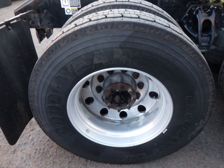 2022-kenworth-t680-image-8