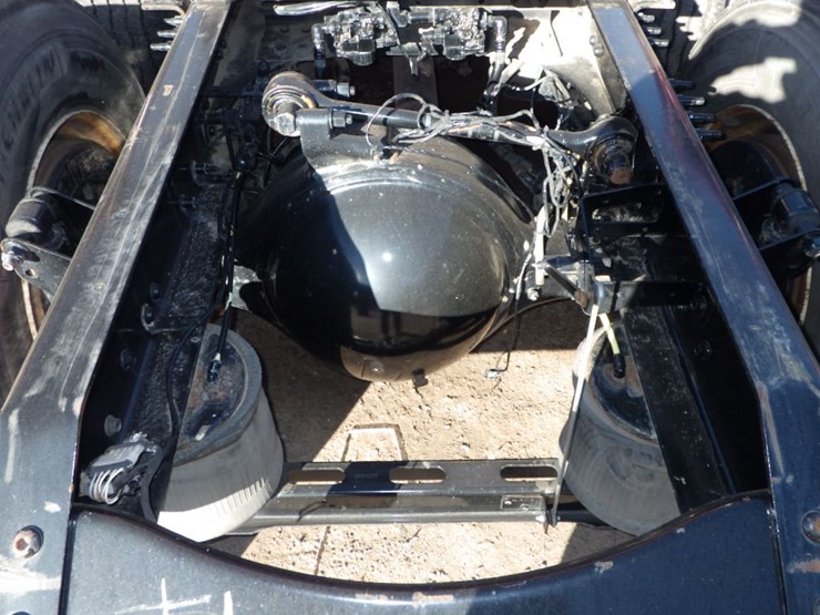 2021-volvo-vnl-300-image-13