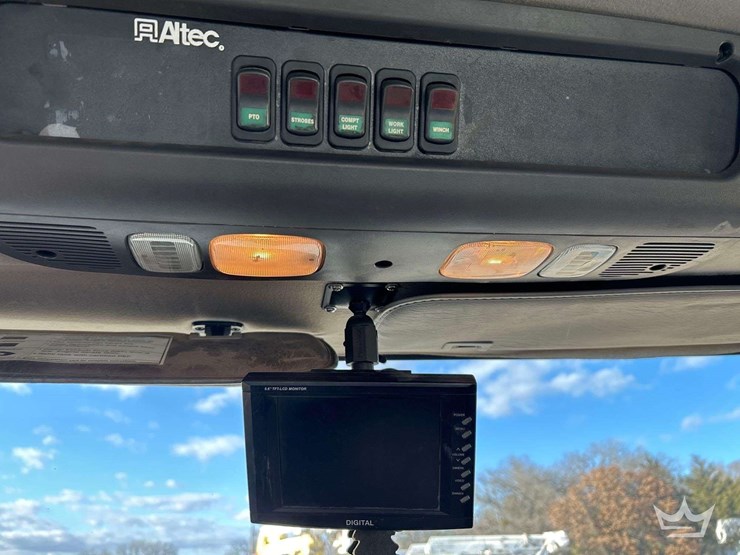 2013-freightliner-m2-106-altec-ta45m-44ft.-insulated-bucket-truck-image-18