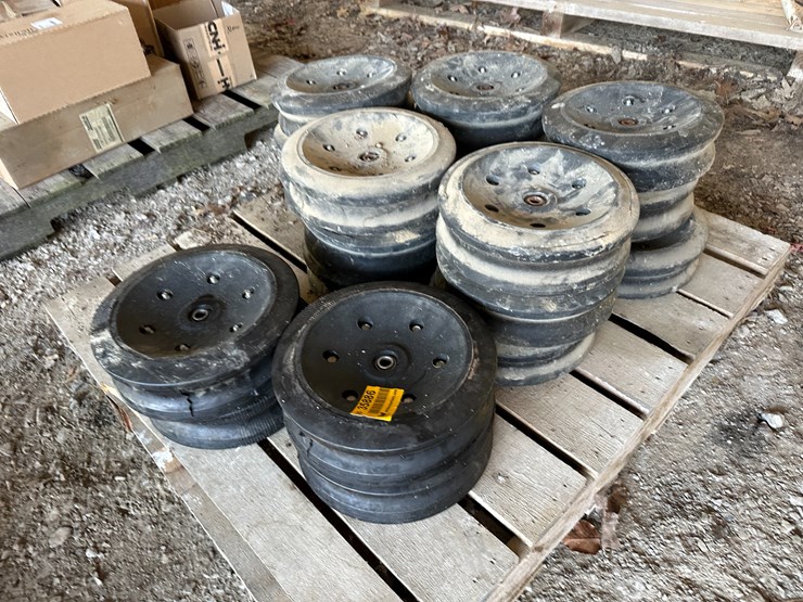 #35886-•-lot-of-planter-wheels-image-6