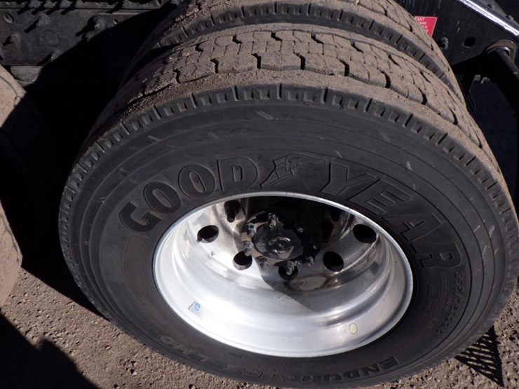 2022-volvo-vnl-760-image-16