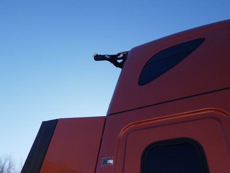 2017-freightliner-cascadia-125-evolution-image-6