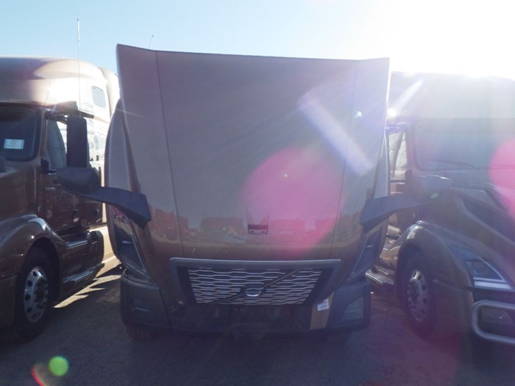 2022-volvo-vnl-760-image-27