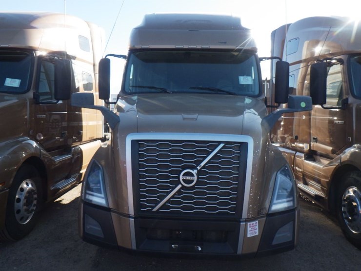 2022-volvo-vnl-760-image-2