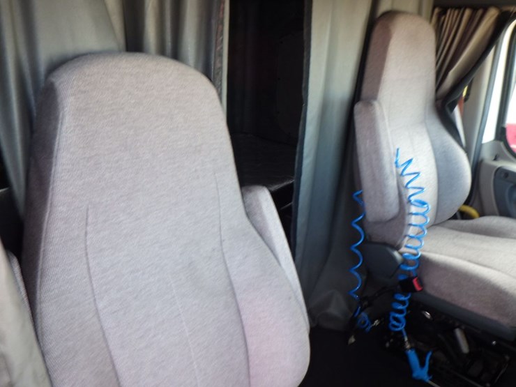 2017-freightliner-cascadia-125-image-4