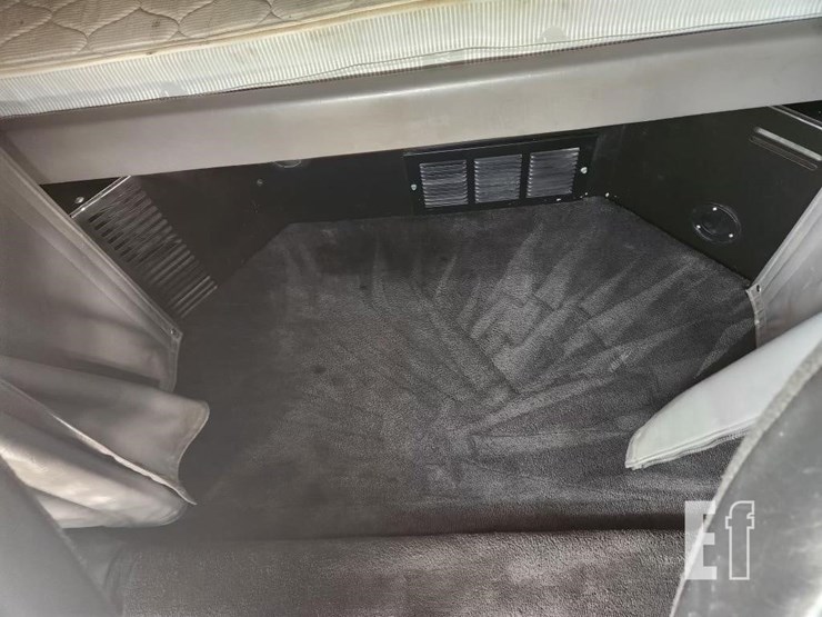 2016-peterbilt-389-image-15