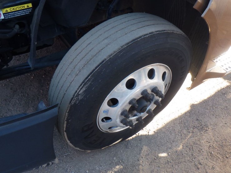 2022-volvo-vnl-760-image-22