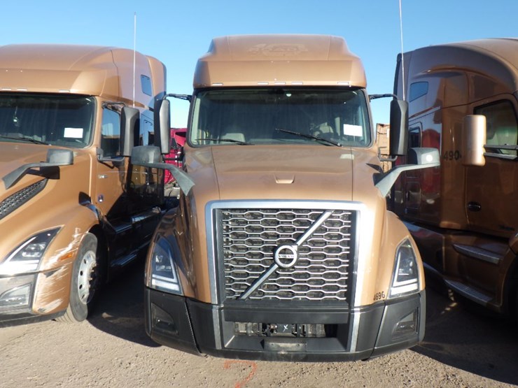 2023-volvo-vnl-760-image-2