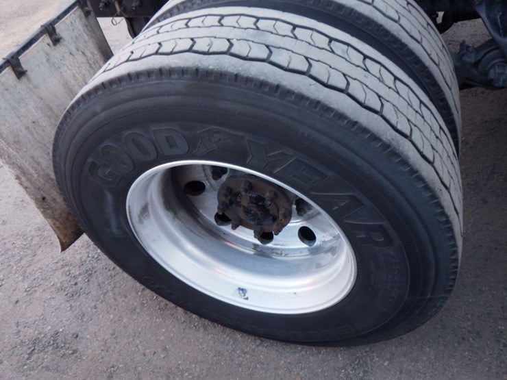 2022-kenworth-t680-image-10