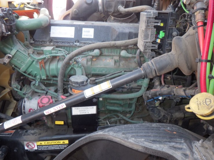 2022-volvo-vnl-760-image-21