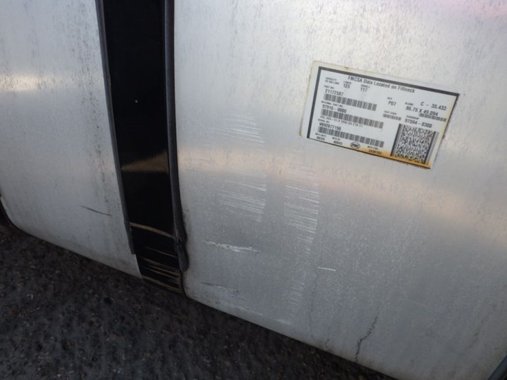 2021-volvo-vnl-300-image-8