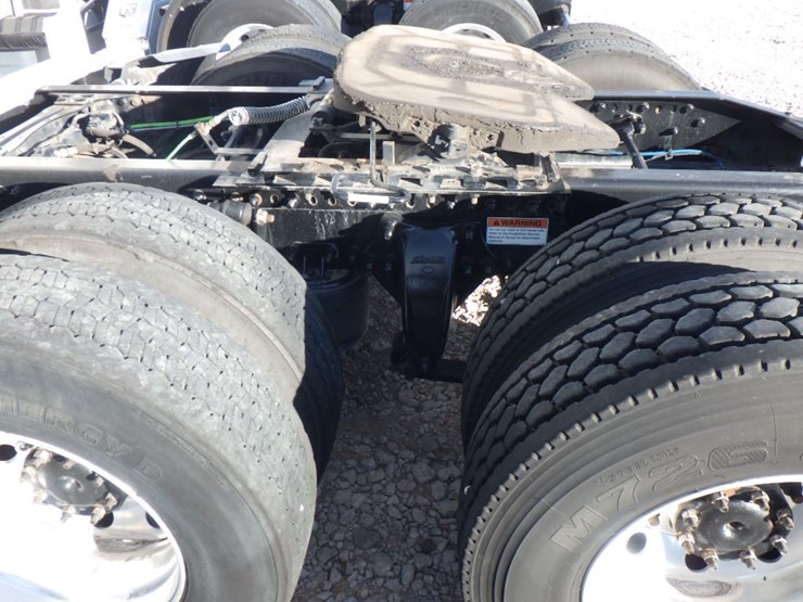 2022-freightliner-cascadia-126-image-17