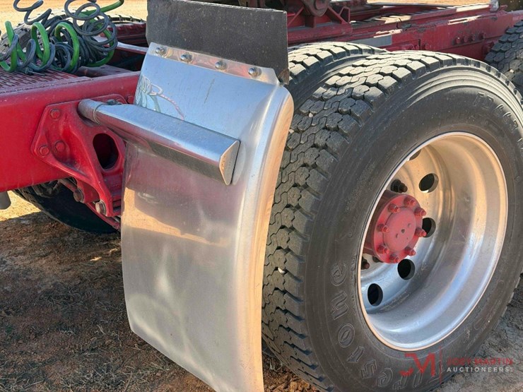 2021-peterbilt-389-image-21