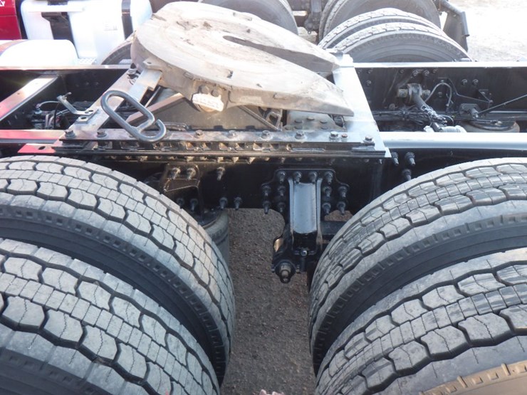 2021-volvo-vnl-300-image-16