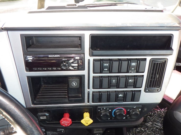 2020-mack-an64t-image-19
