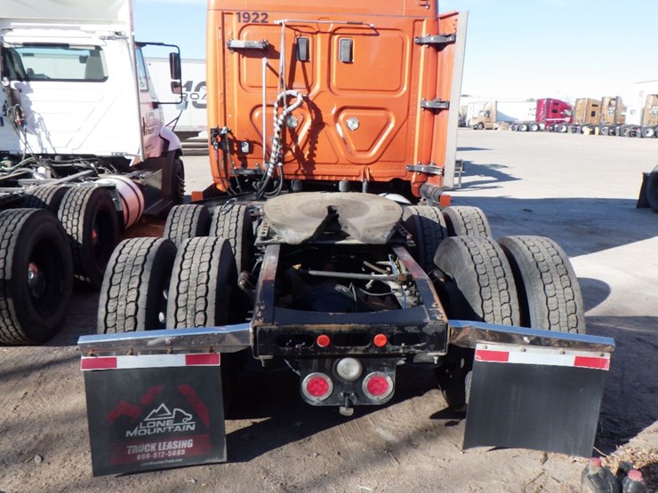 2017-freightliner-cascadia-125-evolution-image-11