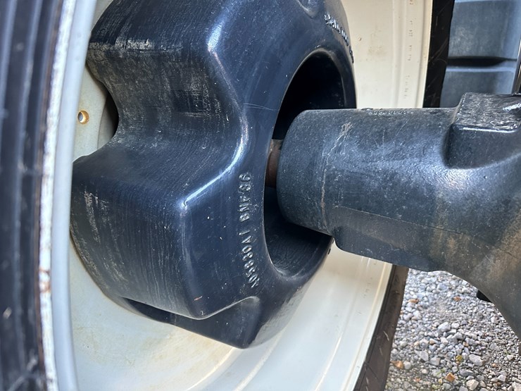 2014-new-holland-t8.330-image-14