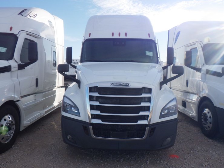 2022-freightliner-cascadia-126-image-2