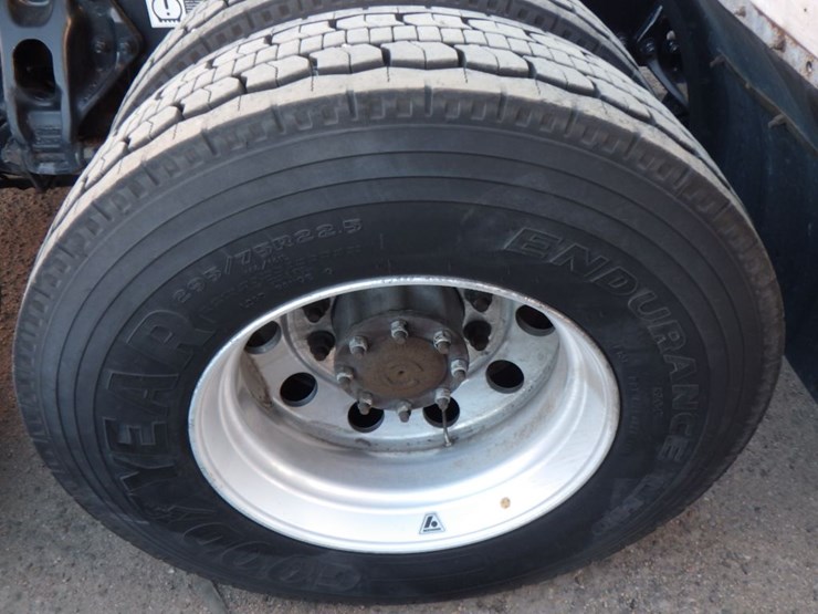 2022-kenworth-t680-image-10