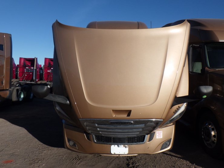 2023-freightliner-cascadia-126-image-26