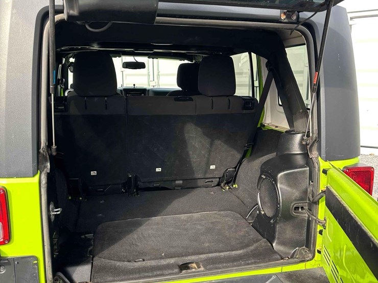 2013-jeep-wrangler-sport-image-11