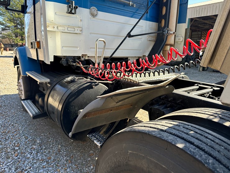 1998-volvo-vn-image-25