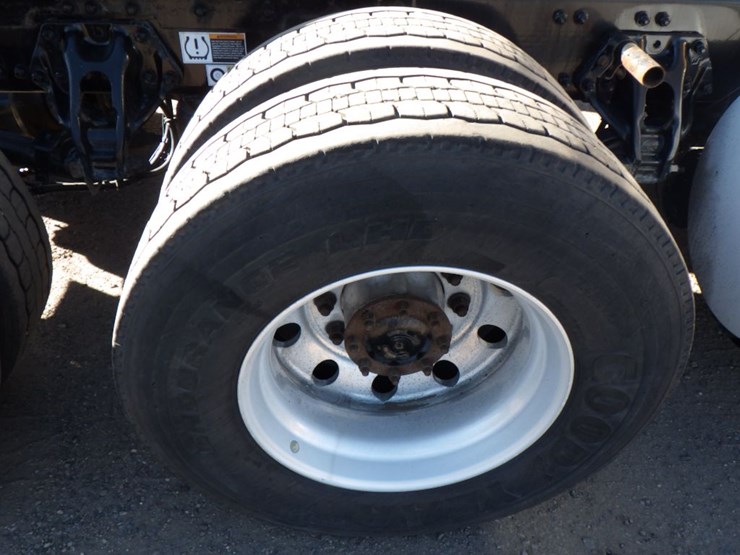 2022-kenworth-t680-image-5