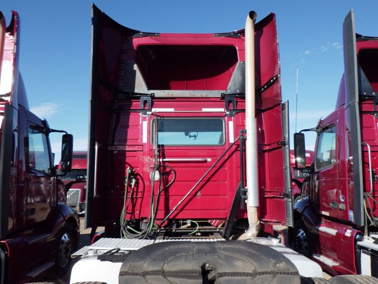 2022-volvo-vnl-300-image-10