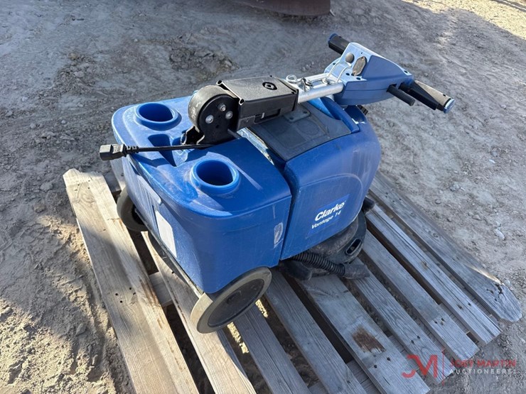 clarke-vantage-14-floor-scrubber-image-2