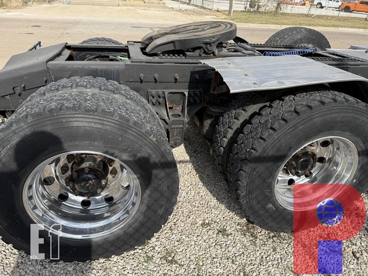 2012-caterpillar-ct660s-image-4