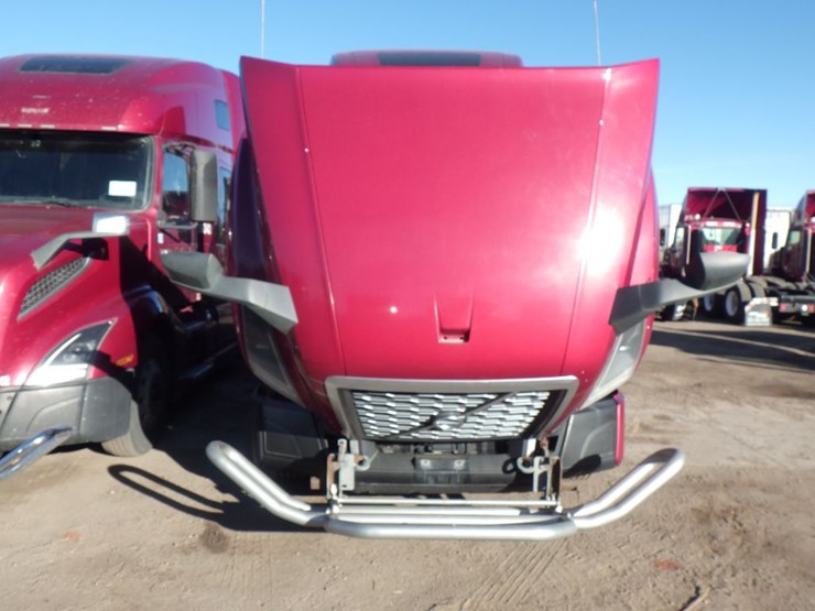 2020-volvo-vnl-760-image-22